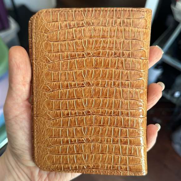 Croc 🐊 embossed Passport cover with cc slots - Picture 4 of 5